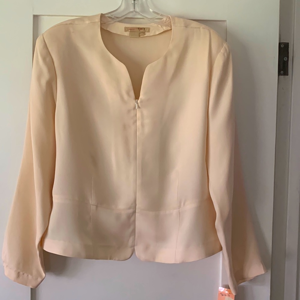 NEW with tags from Nordstrom’s. Long sleeve ivory top with zipper front. Size 16